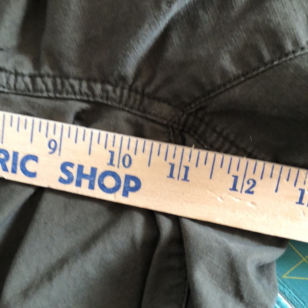 Eddie Bauer Women's Size 16 green Khaki Cargo Capri Pants Hiking Outdoor pockets - Picture 5 of 5